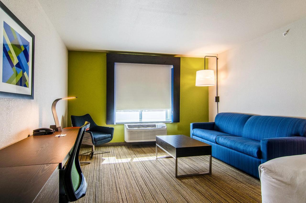 Holiday Inn Express & Suites - Atchison By Ihg Экстерьер фото