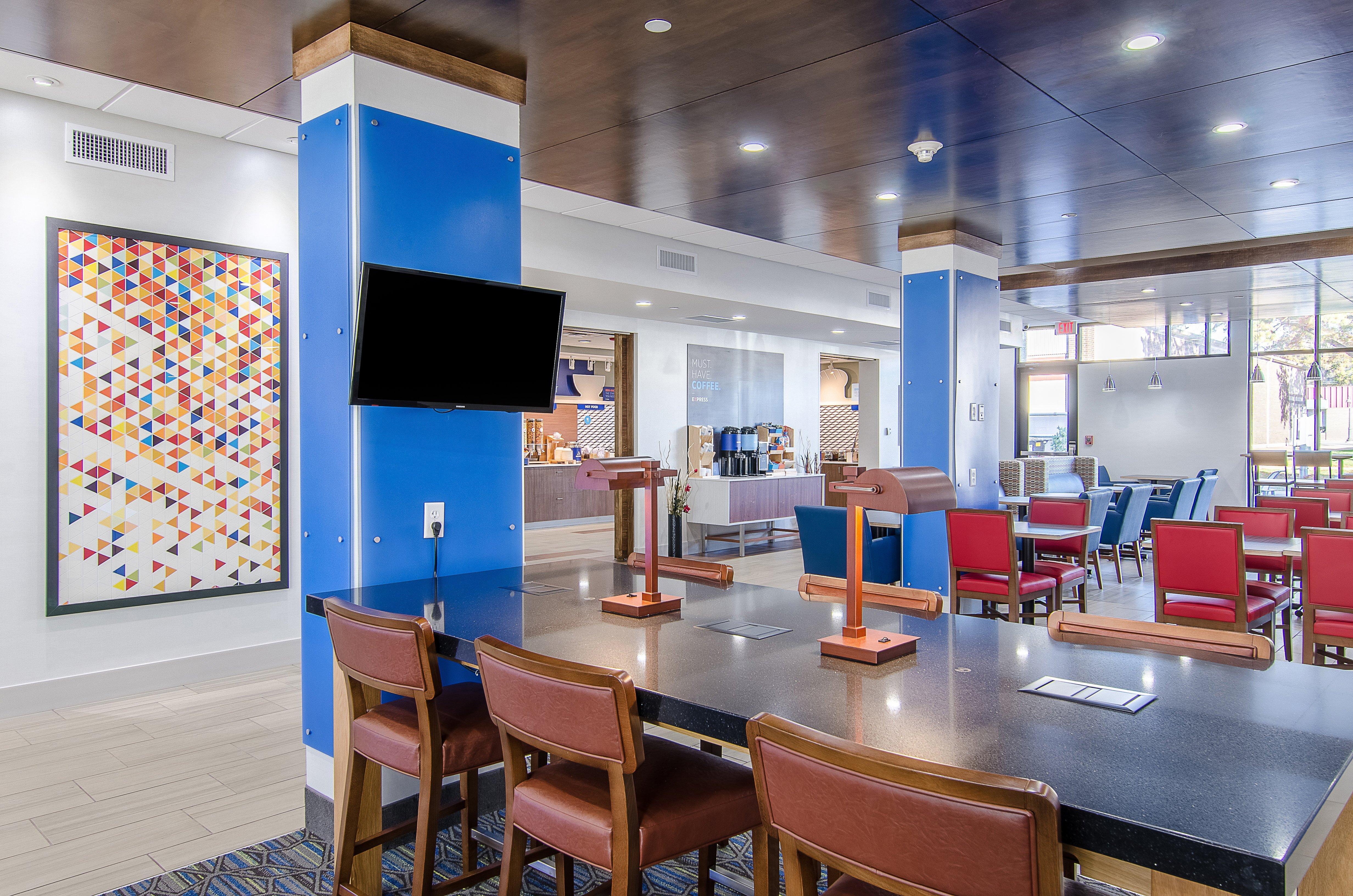 Holiday Inn Express & Suites - Atchison By Ihg Экстерьер фото