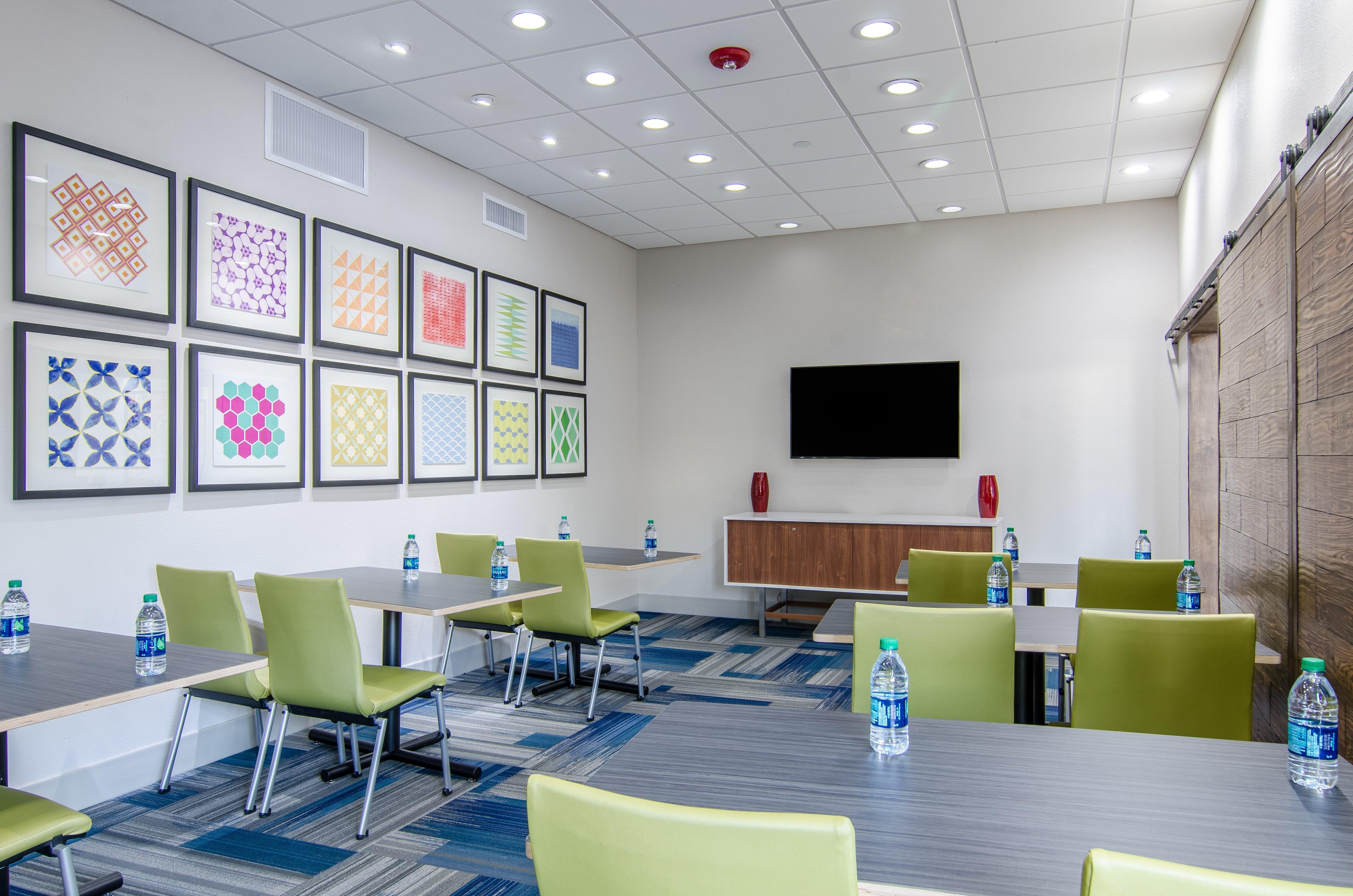 Holiday Inn Express & Suites - Atchison By Ihg Экстерьер фото