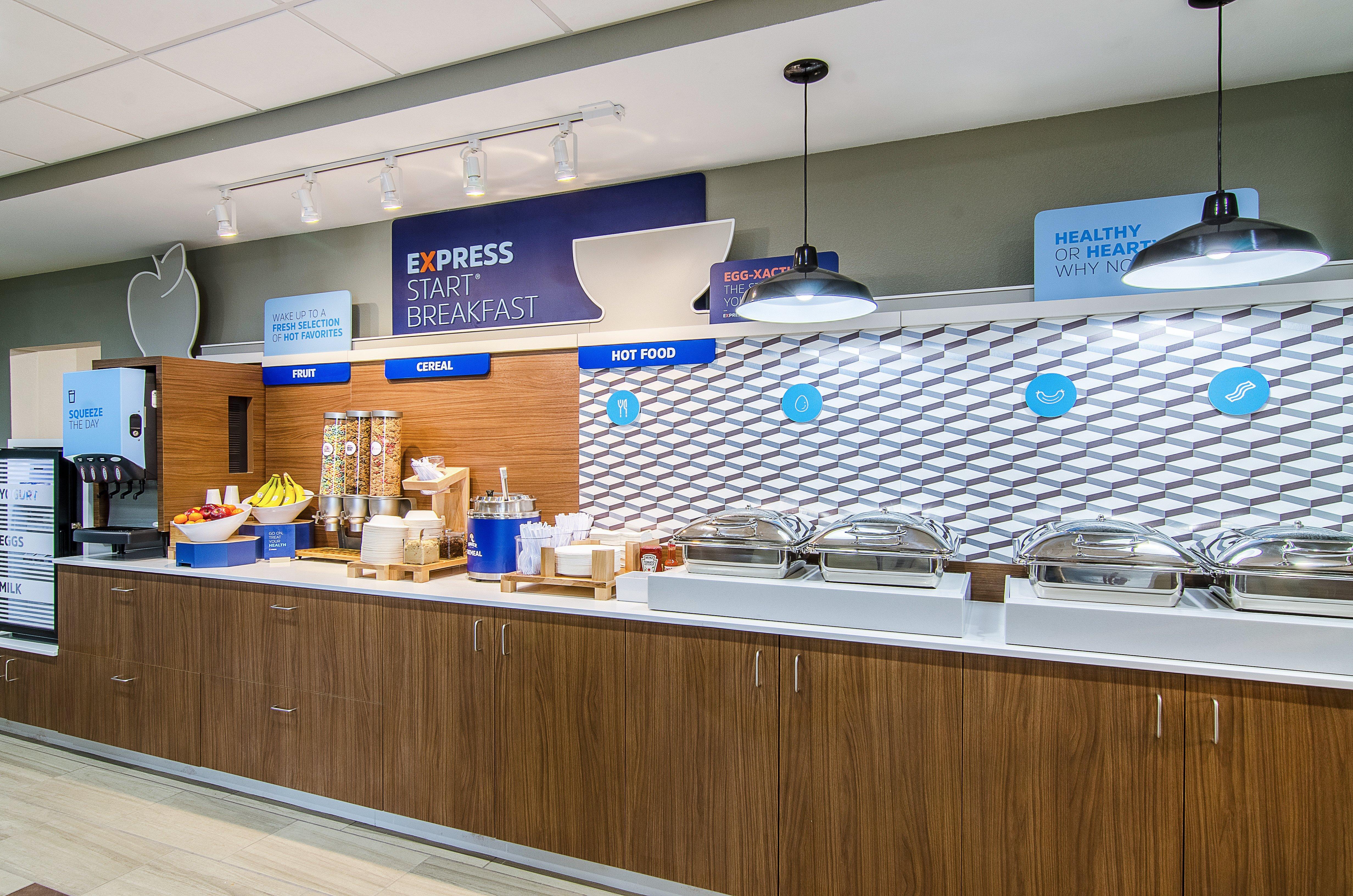 Holiday Inn Express & Suites - Atchison By Ihg Экстерьер фото