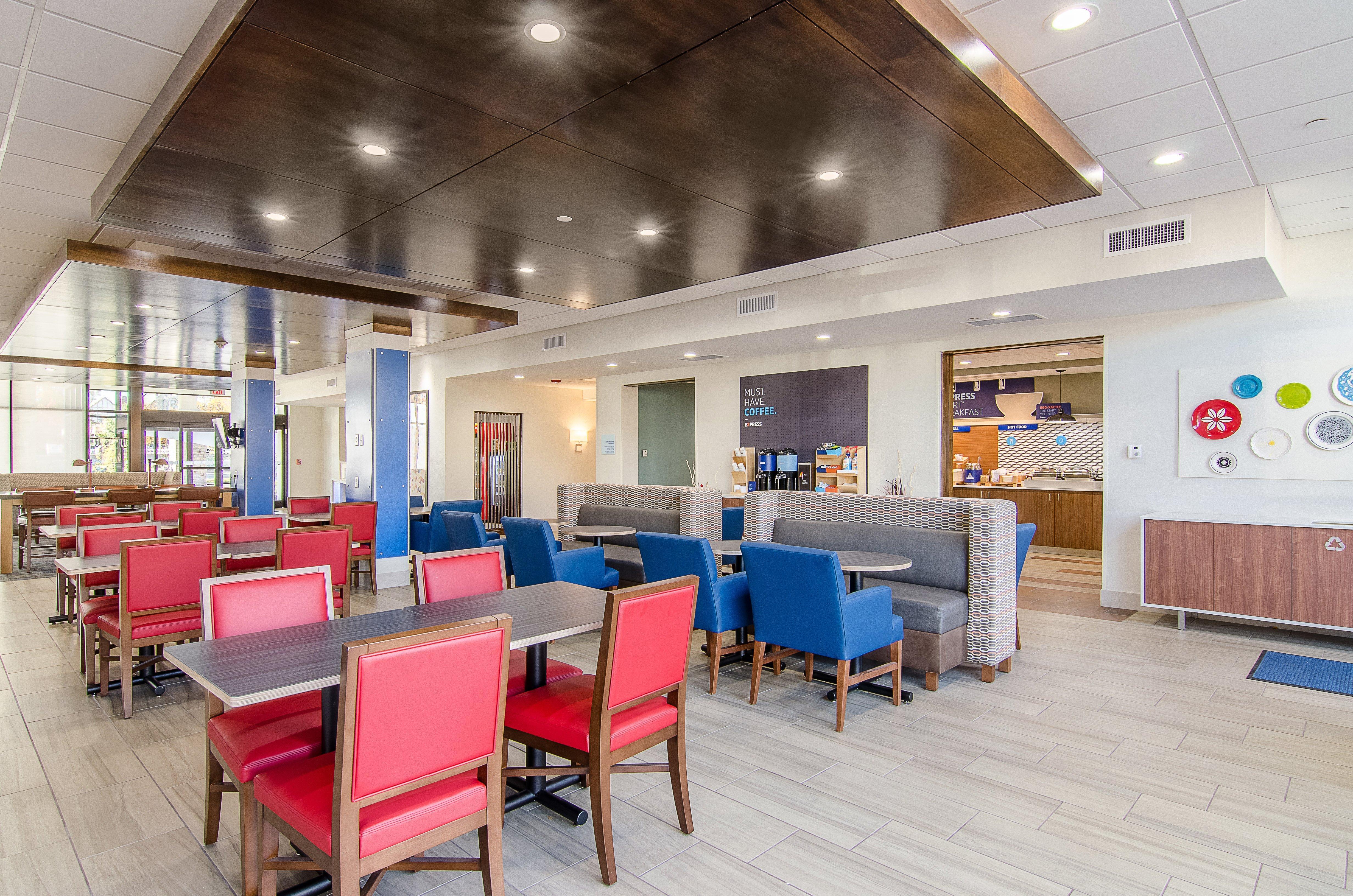 Holiday Inn Express & Suites - Atchison By Ihg Экстерьер фото