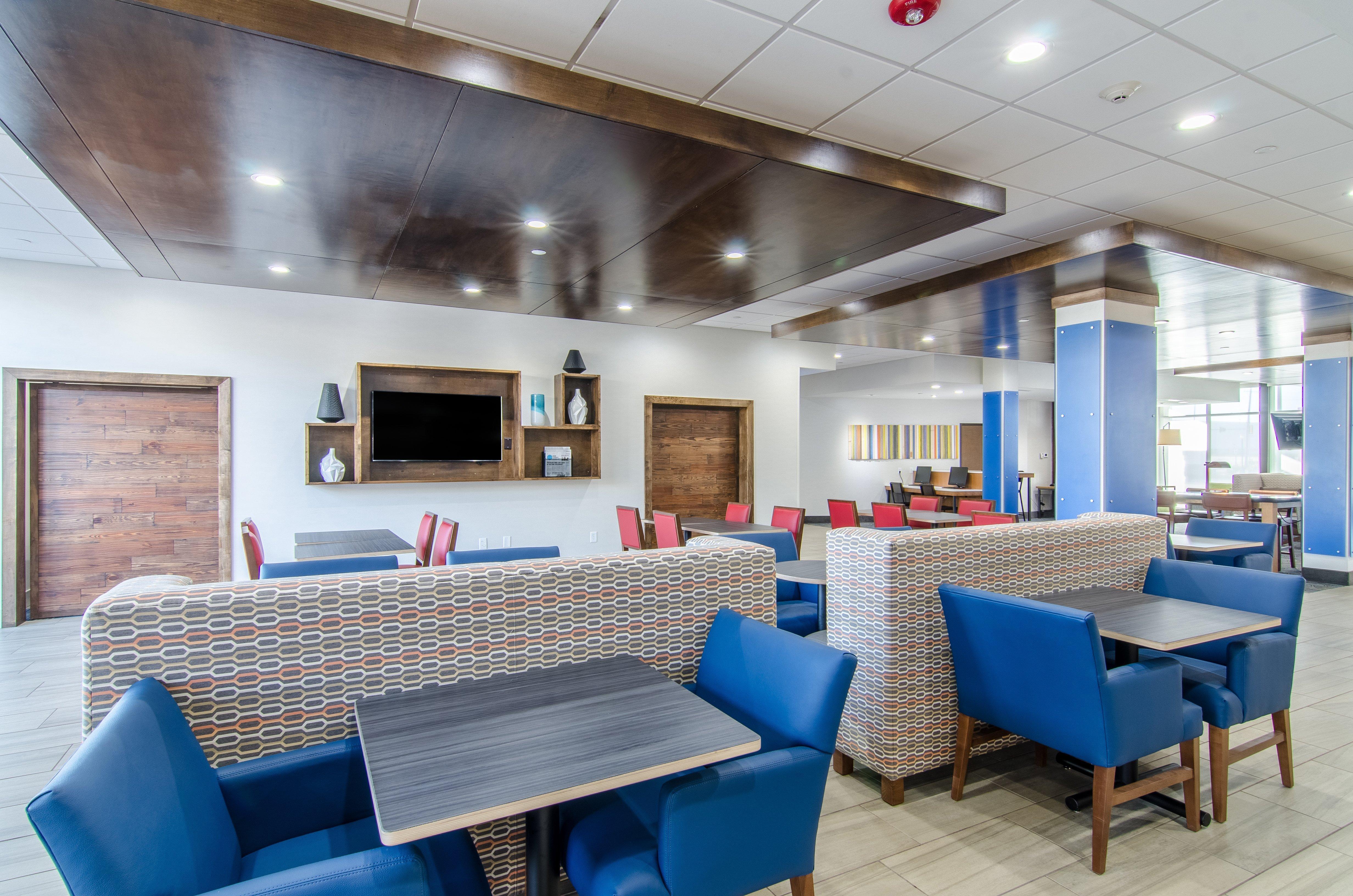 Holiday Inn Express & Suites - Atchison By Ihg Экстерьер фото
